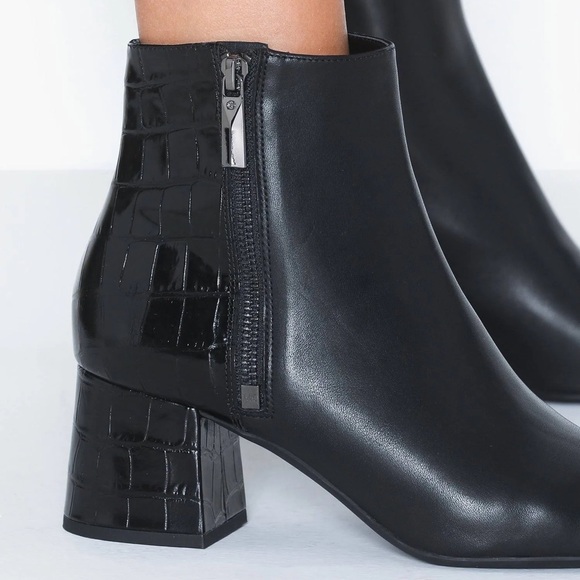 Michael Kors Alane Flex Croc-embossed Leather Ankle Boots In Black size 9 - Picture 3 of 10